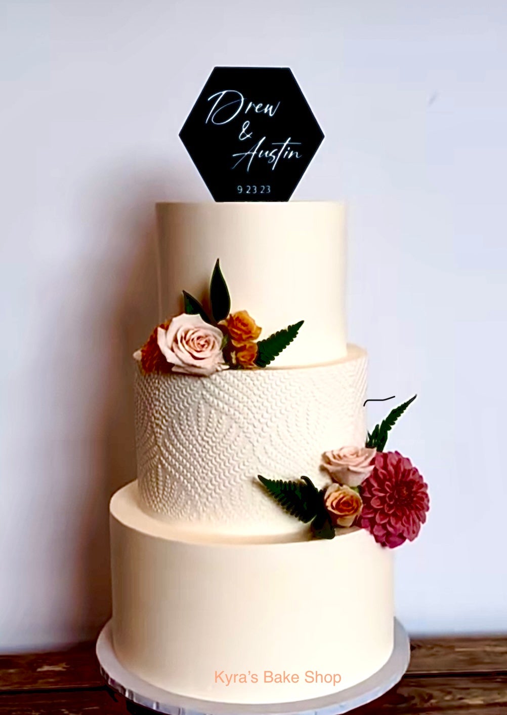 2022 Wedding Cake Trends - Rustic Wedding Chic
